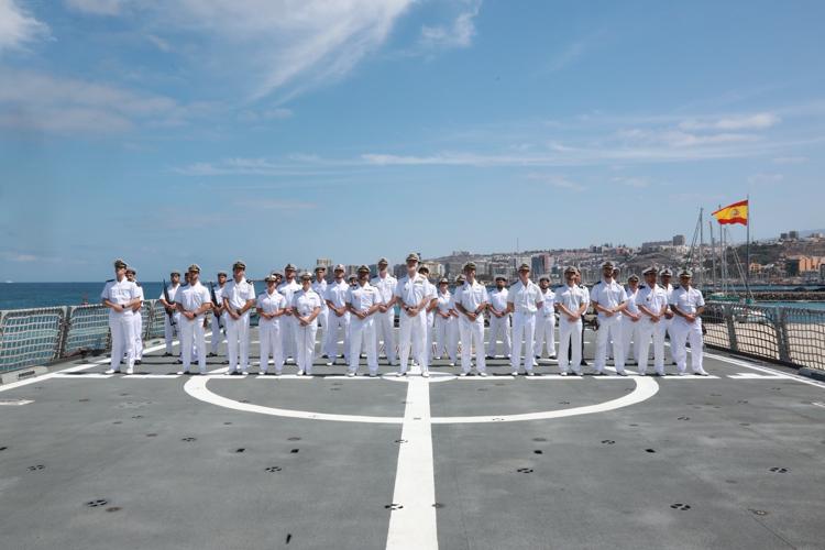 El Rey preside, en Las Palmas de Gran Canaria, la revista naval a bordo del Buque de Acción Marítima «Tornado» (P-44), con motivo de los actos por el Día de las Fuerzas Armadas 2025