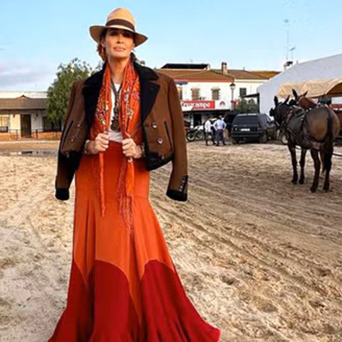 Vicky Martín Berrocal en el Rocío y el patio de su casa