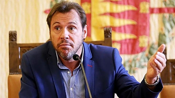 Óscar Puente eleva el tono al calificar a Juanma Moreno como «suavón por fuera» pero «falangista por dentro»