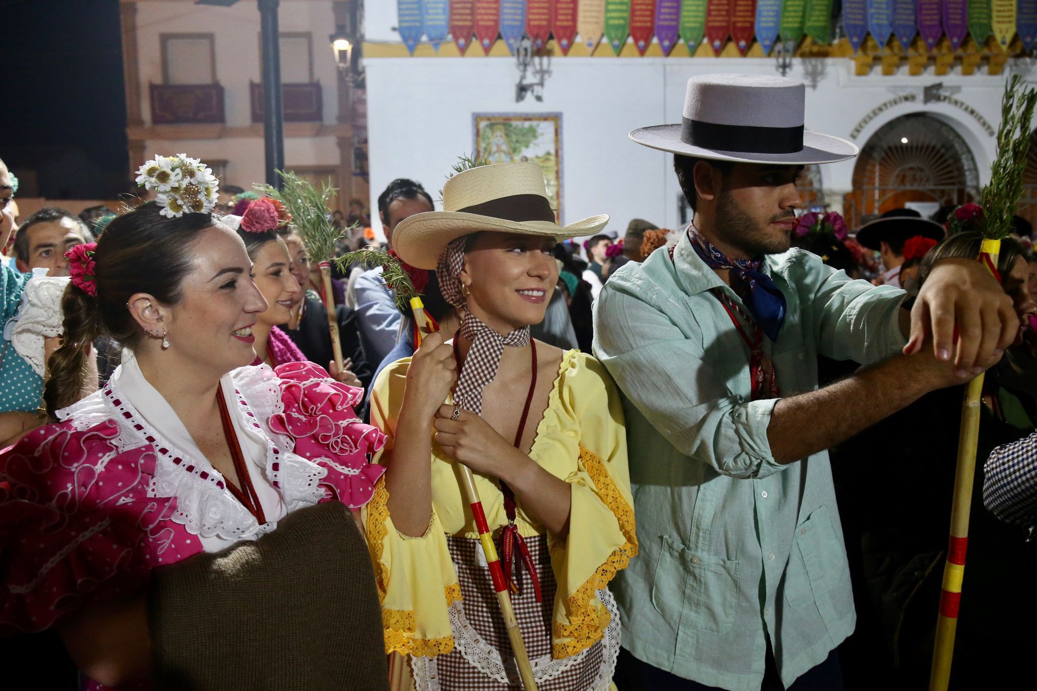 Sale Villamanrique, la última filial en ponerse en camino hacia el Rocío