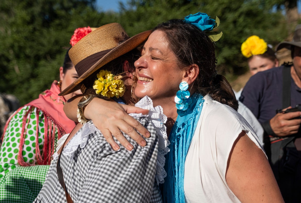 Emoción y fe a raudales en el paso del Quema de la hermandad del Rocío de Córdoba