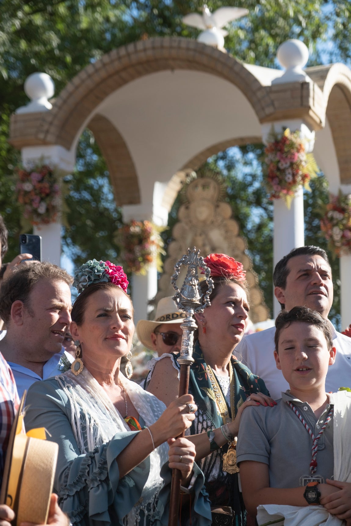 Emoción y fe a raudales en el paso del Quema de la hermandad del Rocío de Córdoba