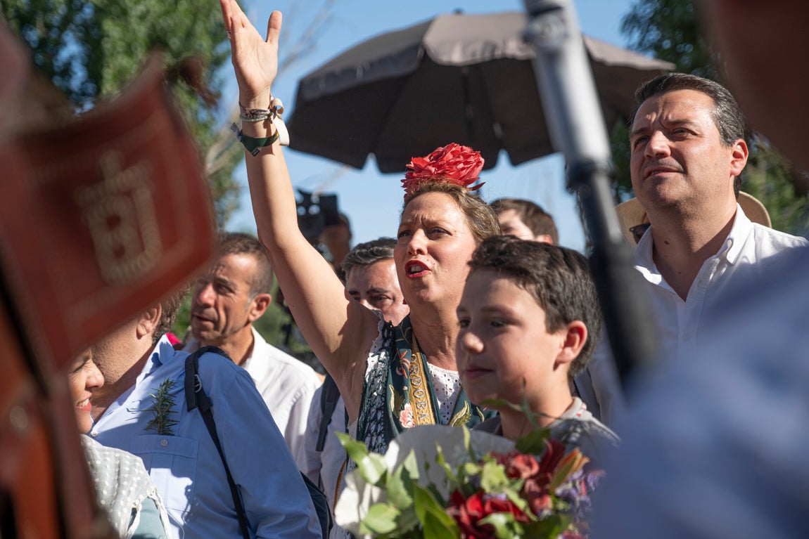 Emoción y fe a raudales en el paso del Quema de la hermandad del Rocío de Córdoba