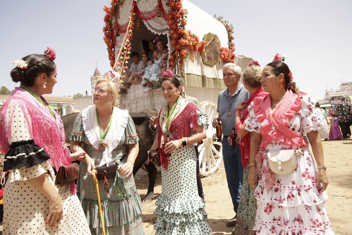Ambiente y presentaciones de las hermandades filiales más antiguas en el sábado del Rocío 2025