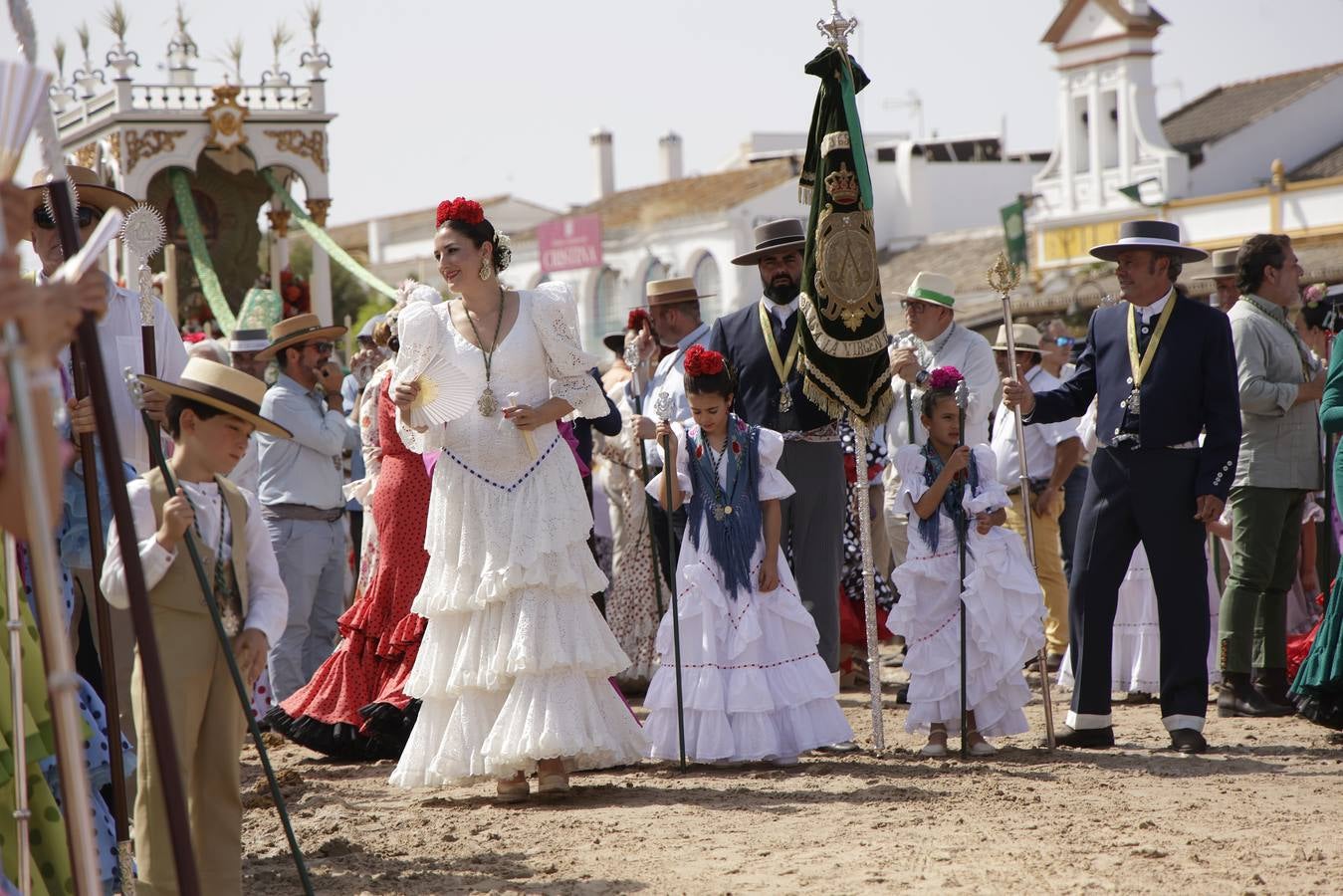 Ambiente y presentaciones de las hermandades filiales más antiguas en el sábado del Rocío 2025