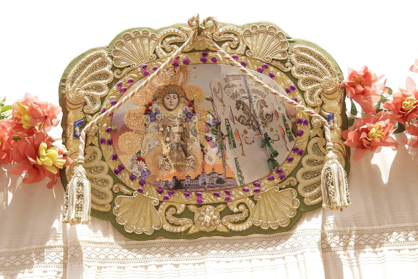 Ambiente y presentaciones de las hermandades filiales más antiguas en el sábado del Rocío 2025