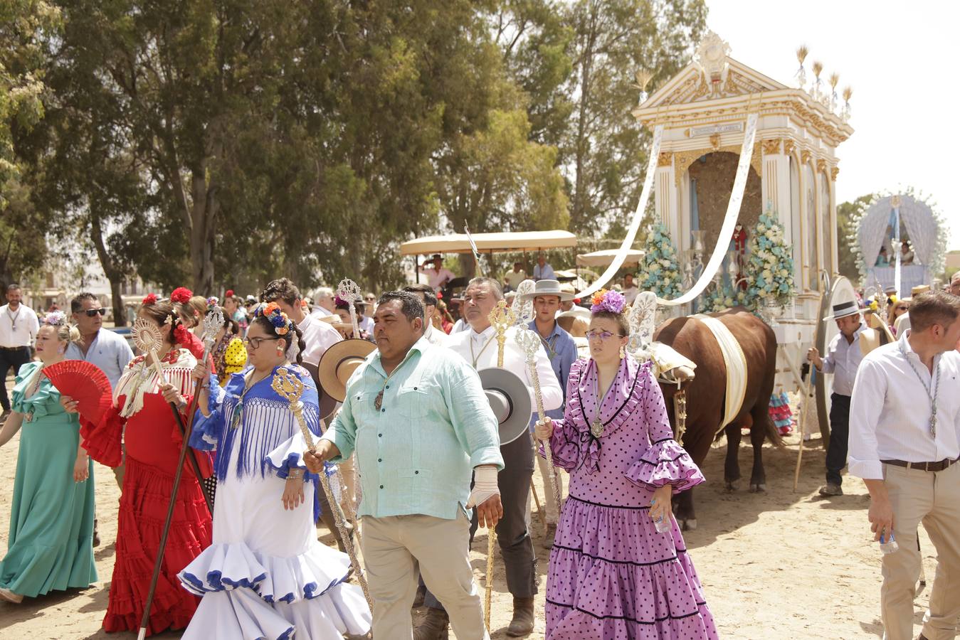 Ambiente y presentaciones de las hermandades filiales más antiguas en el sábado del Rocío 2025