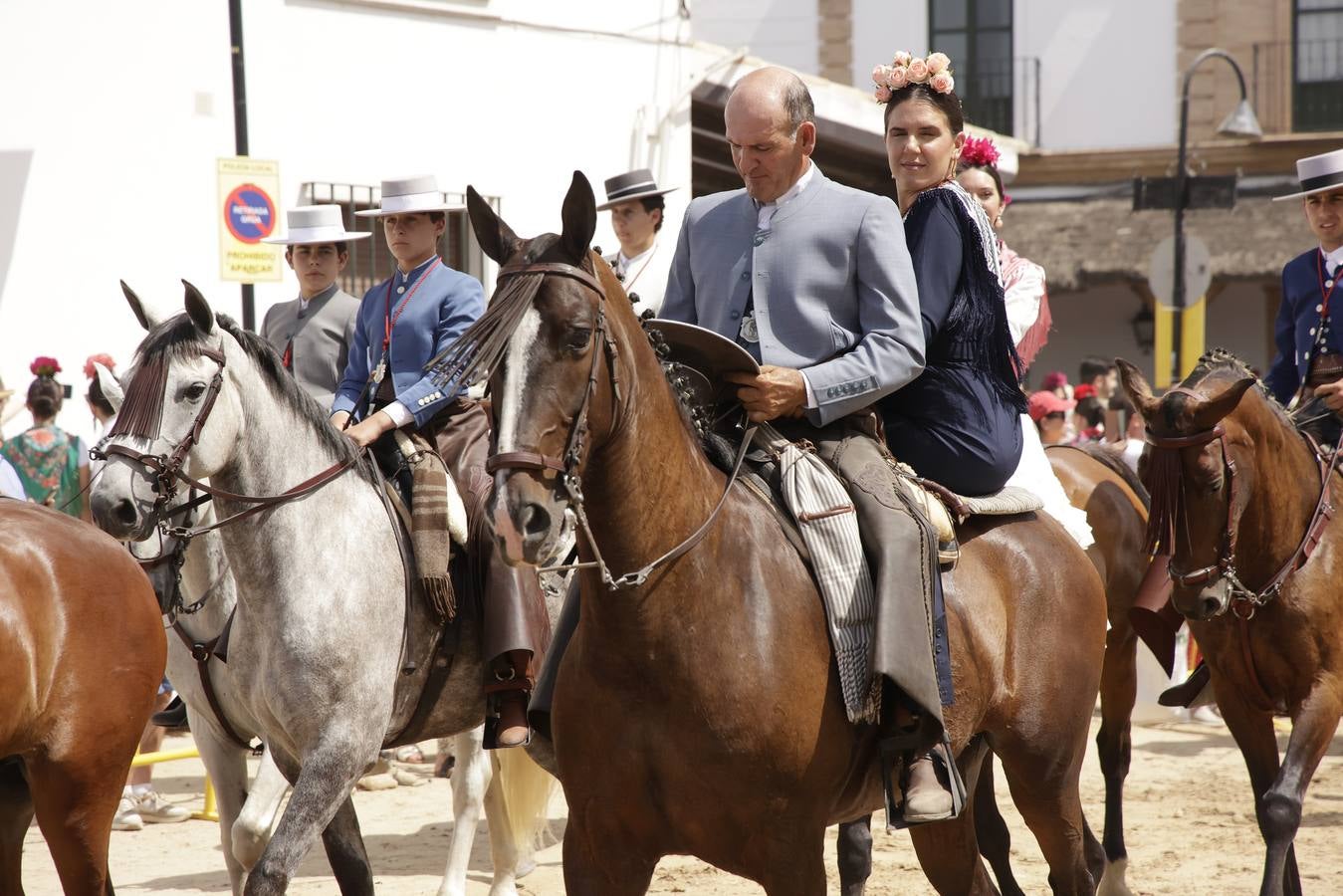 Ambiente y presentaciones de las hermandades filiales más antiguas en el sábado del Rocío 2025