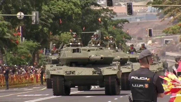 3.260 militares desfilan en el Día de las Fuerzas Armadas