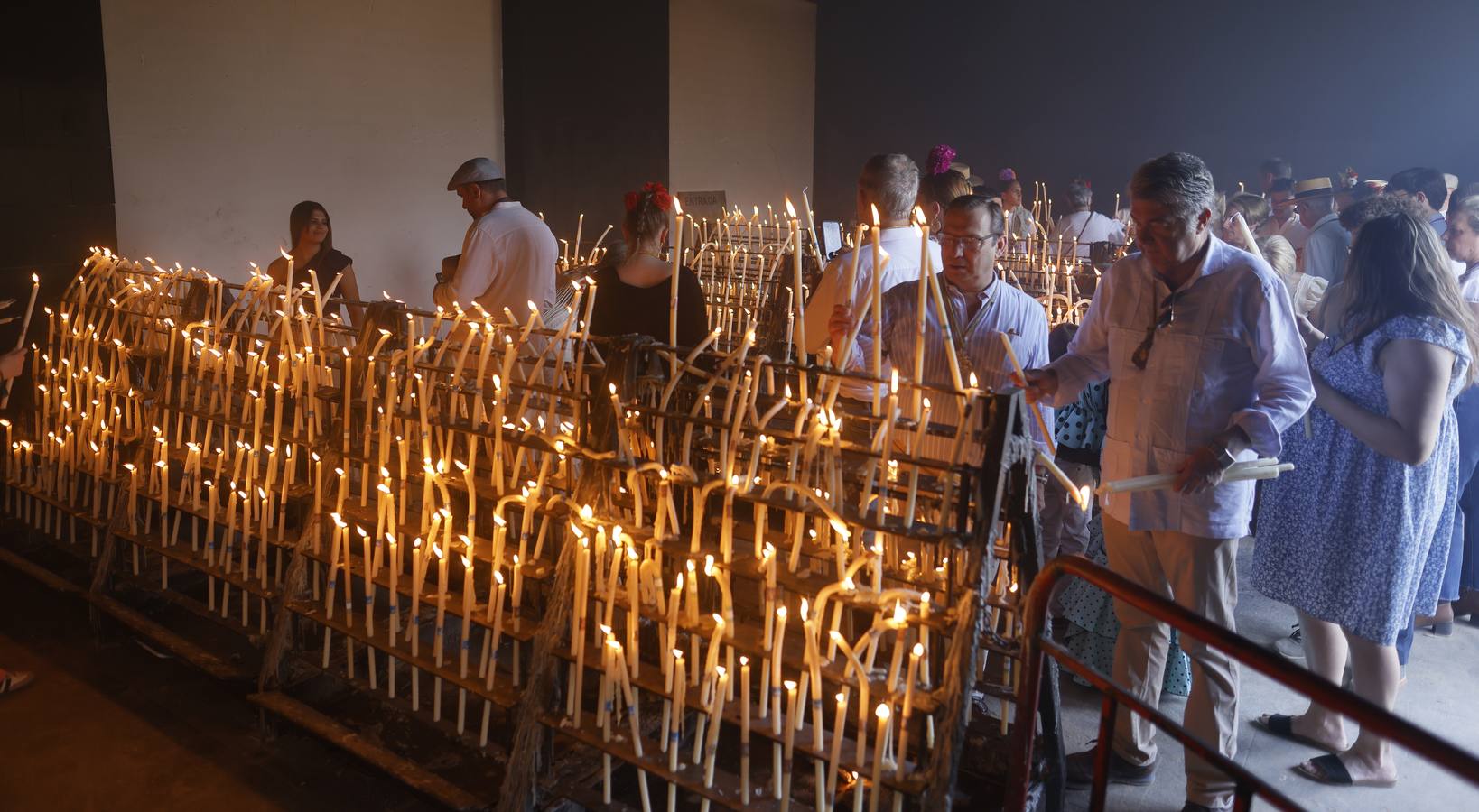 Ambiente y presentaciones de las hermandades filiales más antiguas en el sábado del Rocío 2025