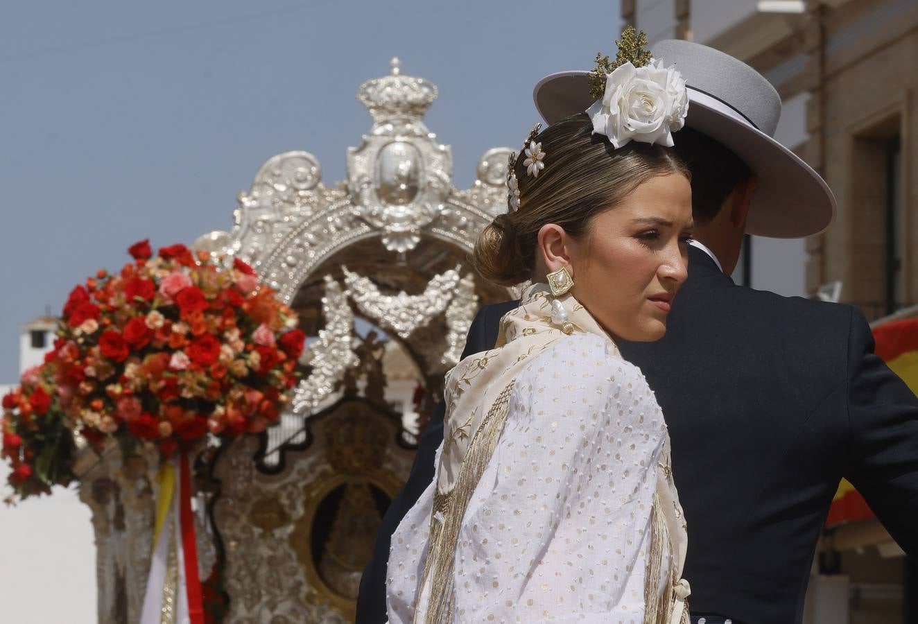 Ambiente y presentaciones de las hermandades filiales más antiguas en el sábado del Rocío 2025