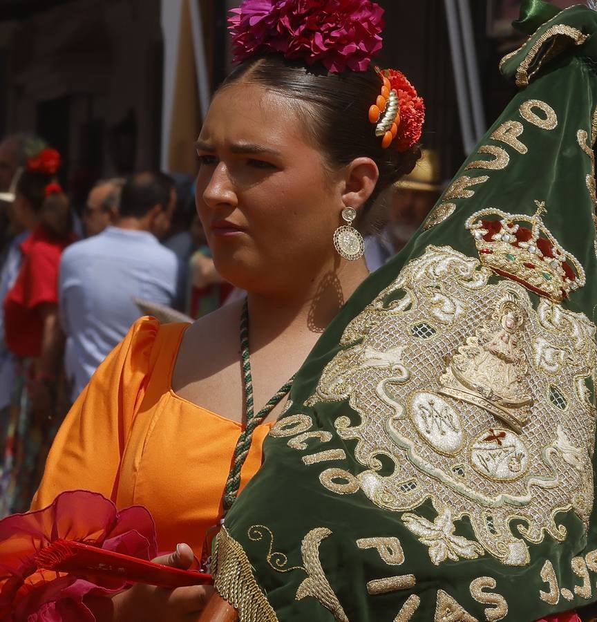 Ambiente y presentaciones de las hermandades filiales más antiguas en el sábado del Rocío 2025