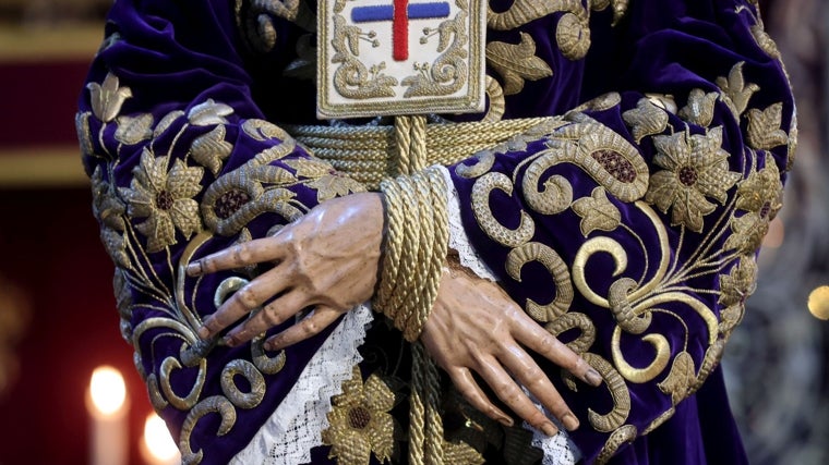 Las manos atadas del Señor Rescatado adquirirán aún más significado en la misa y besapiés en la Prisión
