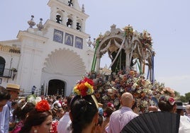 El pulso se acelera y el calor aprieta en El Rocío en la víspera de Pentecostés