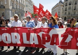 IU amaga otra vez con salir del Gobierno si Sánchez traga con la «locura» de la OTAN de llegar al 5% del gasto en defensa