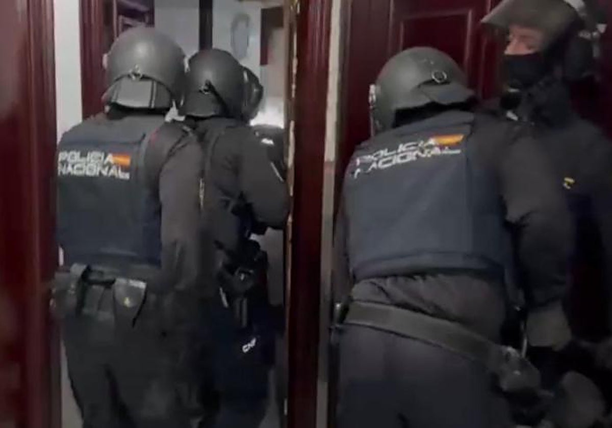 Detenidas 16 personas acusadas de pertenecer a un grupo criminal que estafó más de 480.000 euros mediante 'vishing'