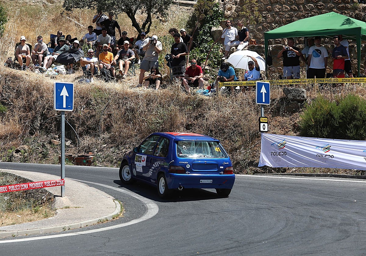 Algunos de los asistentes que han disfrutado del rally, en el que han participado 50 vehículos