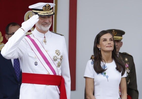 Tenerife se rinde ante las Fuerzas Armadas en un desfile aislado de la tensión política