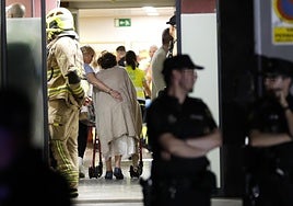 Un muerto y una veintena de heridos tras el incendio en una residencia de ancianos en Zaragoza