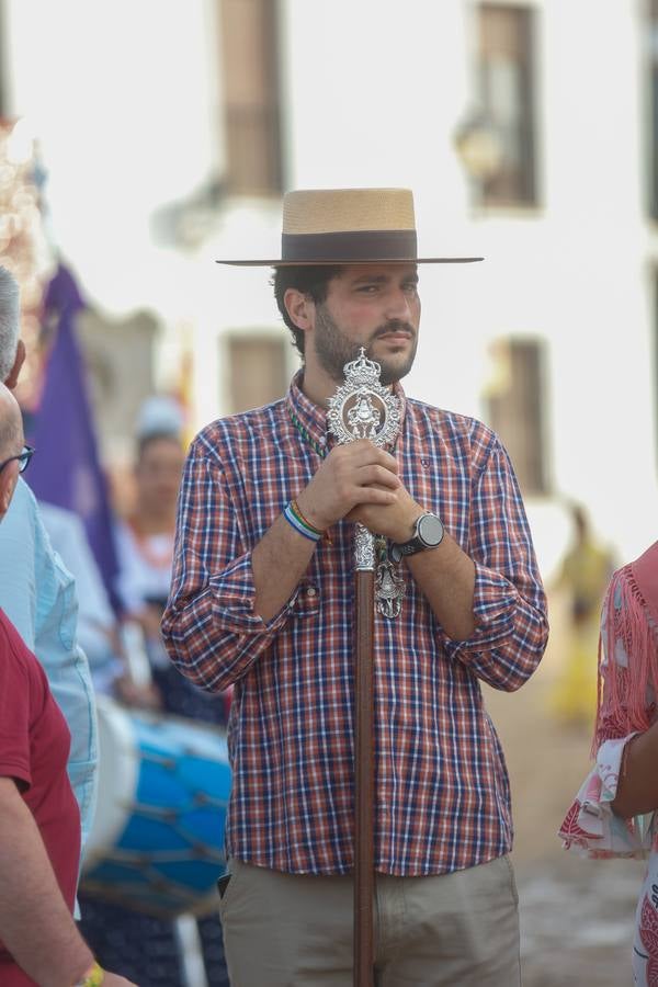 Misa de Pentecostés celebrada en la marisma junto al santuario de la Virgen del Rocío