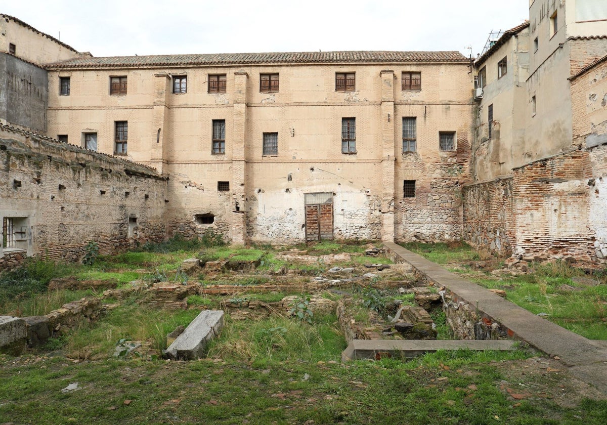 El edificio, abandonado desde hace lustros, es conocido como el Granero de San Julián