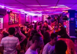 Los rockeros de Granada lloran el cierre del Ruido Rosa, su templo más venerado