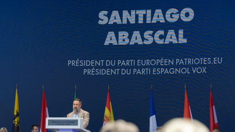 Cumbre de Abascal y sus socios en Francia: «Nos van a perseguir. Usarán la violencia si su derrota es inevitable»