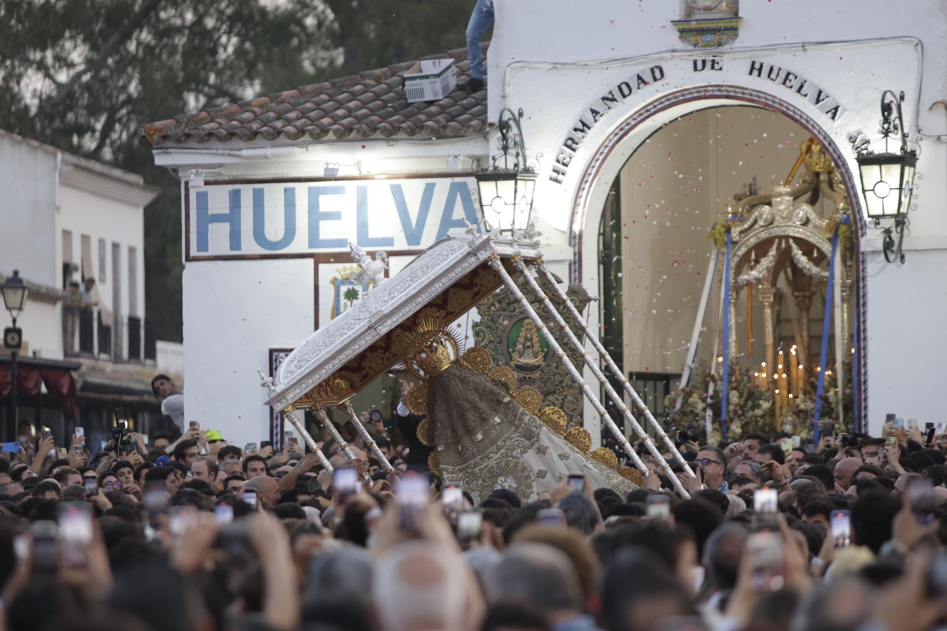 La Virgen del Rocío visita a Huelva