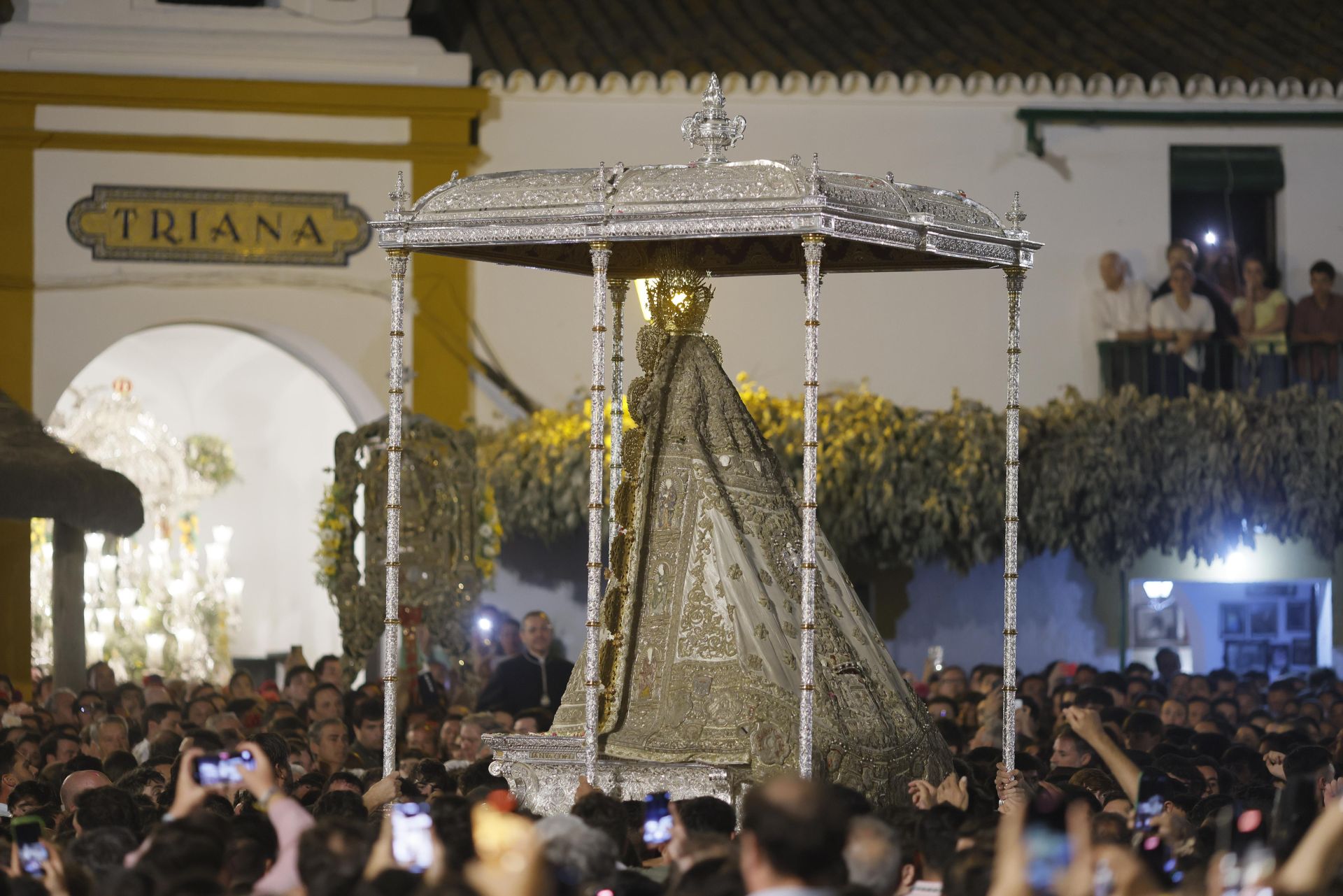 La Virgen del Rocío visita a Triana