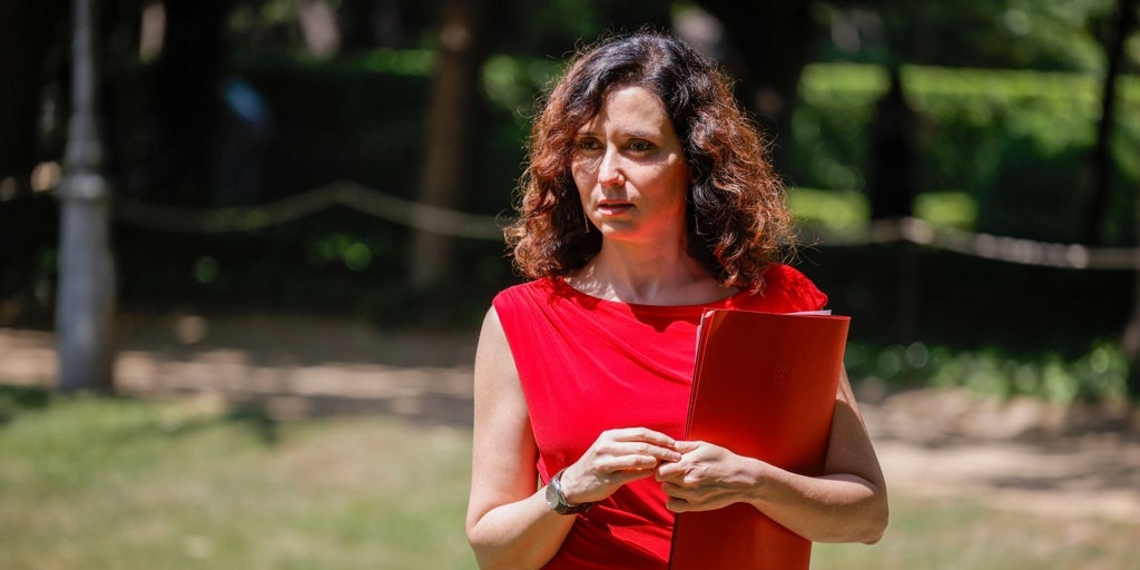 Ayuso cree que el PSOE y el Gobierno central lanzan «explosiones controladas para tapar las suyas»