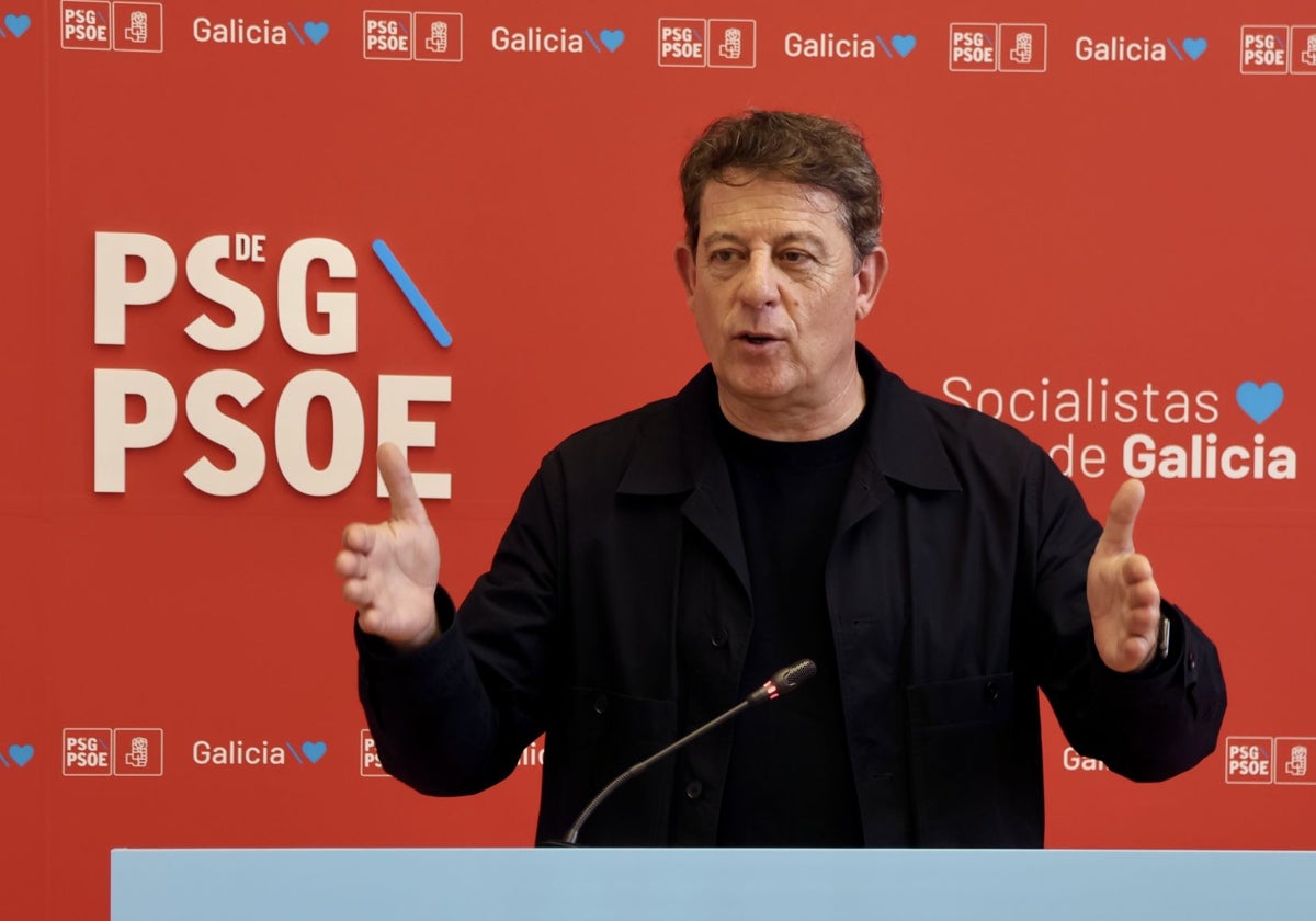 El secretario xeral del PSdeG, José Ramón Gómez Besteiro, en rueda de prensa