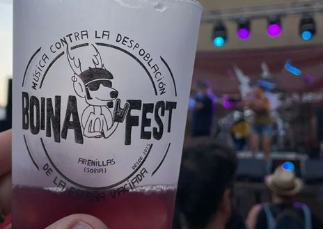 Imagen secundaria 1 - Los festivales en pueblos pequeños salpican la geografía de Castilla y León. Como ejempo, el PipaFest, en Villada (Palencia); Boinafest, en Arenillas (Soria) o Balboa, en El Bierzo