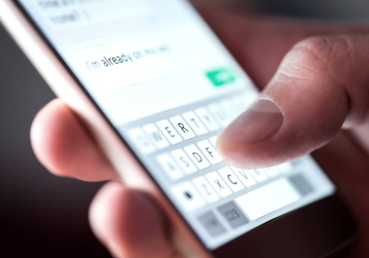 Imagen recurso de un usuario de smartphone
