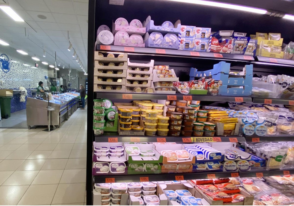 Imagen de archivo de la sección de lácteos de un supermercado de Mercadona