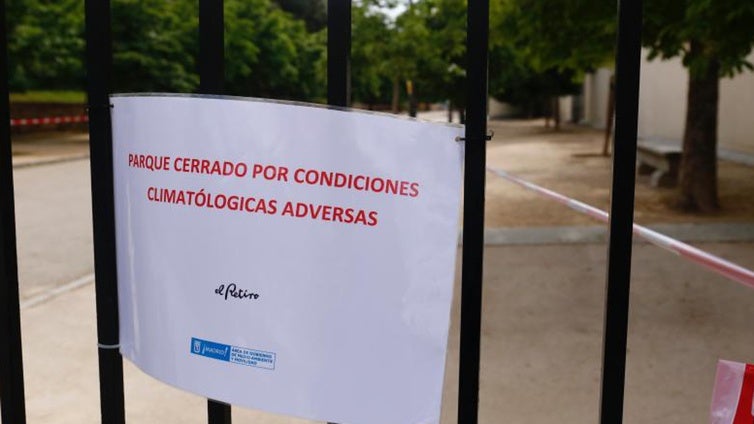 El Retiro y otros ocho parques de Madrid restringirán zonas desde las 15 hasta las 18 horas ante avisos meteorológicos