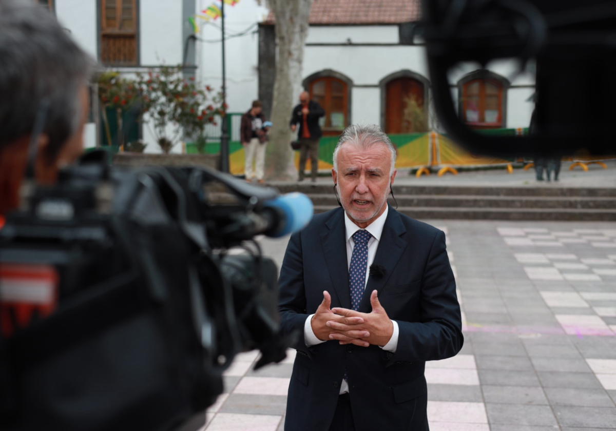 El ministro Ángel Víctor Torres en su visita a Valleseco (Gran Canara)