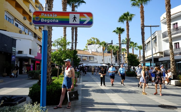 Imagen principal - Imágenes del exterior del Pasaje Begoña este junio