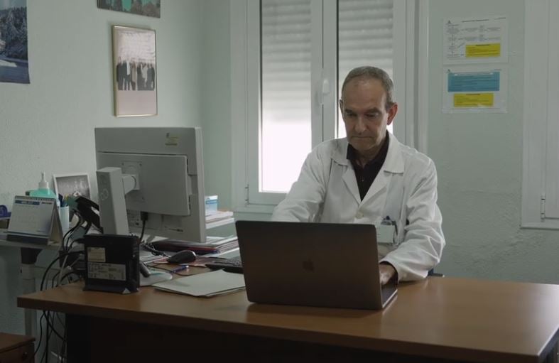 Juan Bernardo Parreño, en su consulta de Valverde del Camino