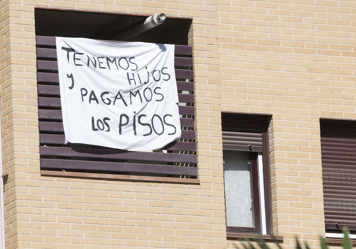 La pesadilla de una mujer del País Vasco tras llevar dos años con su casa okupada: «Me llegan facturas de la luz de 200 euros»