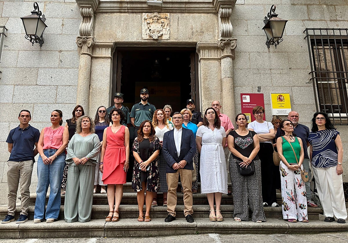 El subdelegado del Gobierno, Carlos Devia, junto a representantes del Ayuntamiento de Toledo y de distintas instituciones