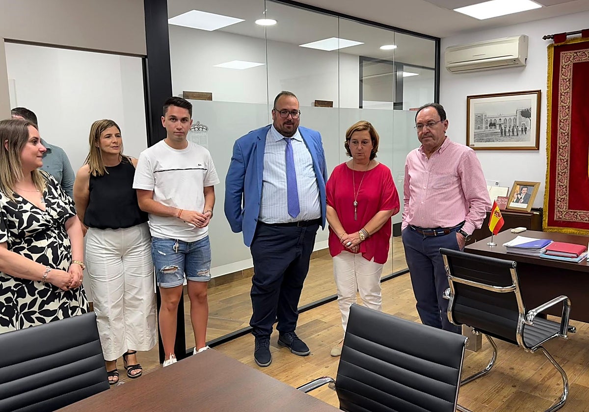 Cedillo, junto al alcalde Jesús López, y el vicepresidente de la Diputación, Jesús Guerrero