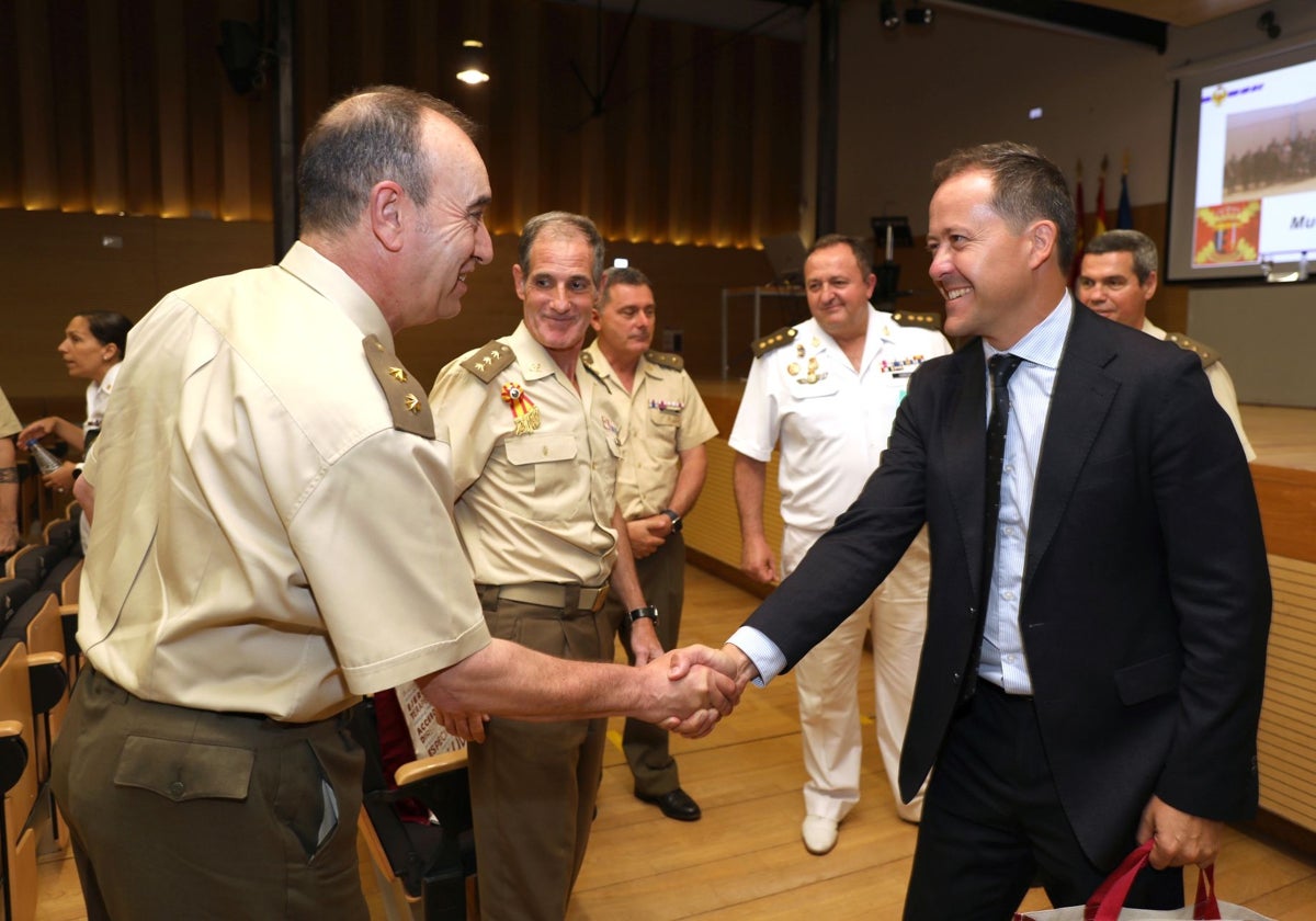 El alcalde, Carlos Velázquez, ha asistido a la clausura de la jornada de este miércoles