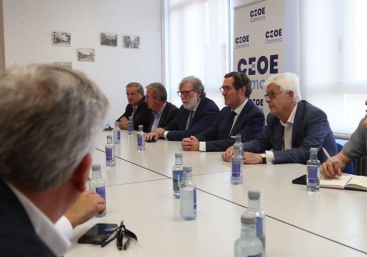 El presidente de la CEOE, Antonio Garamendi, se reúne con la junta directiva de CEOE Zamora