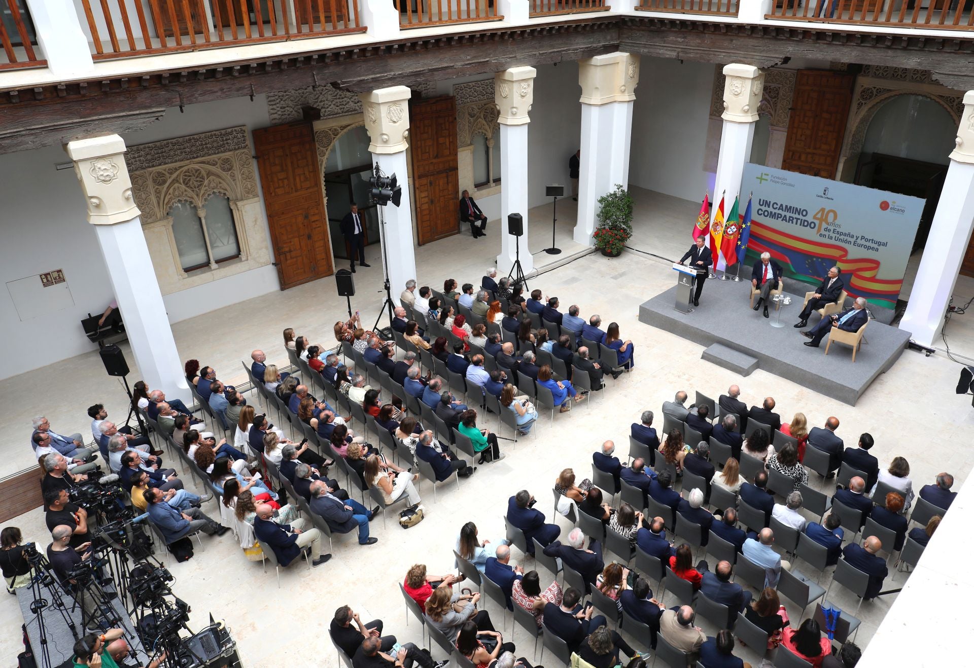 Las imágenes de la &#039;fiesta europea&#039; de España y Portugal en el Palacio de Fuensalida