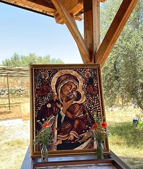 Imagen secundaria 2 - Arriba, salida desde la ermita de Nuestra Señora de la Natividad. Sobre estas líneas, llegando a Guarrazar, y a la derecha icono de la virgen