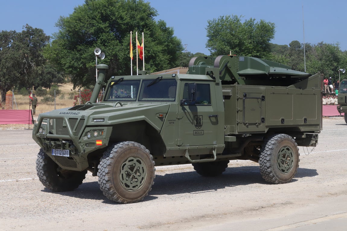 La brillante parada militar de la BRI X en Cerro Muriano, en imágenes