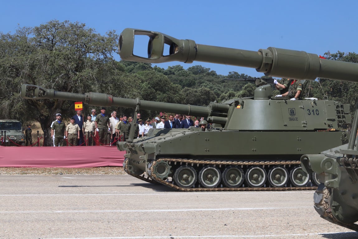 La brillante parada militar de la BRI X en Cerro Muriano, en imágenes