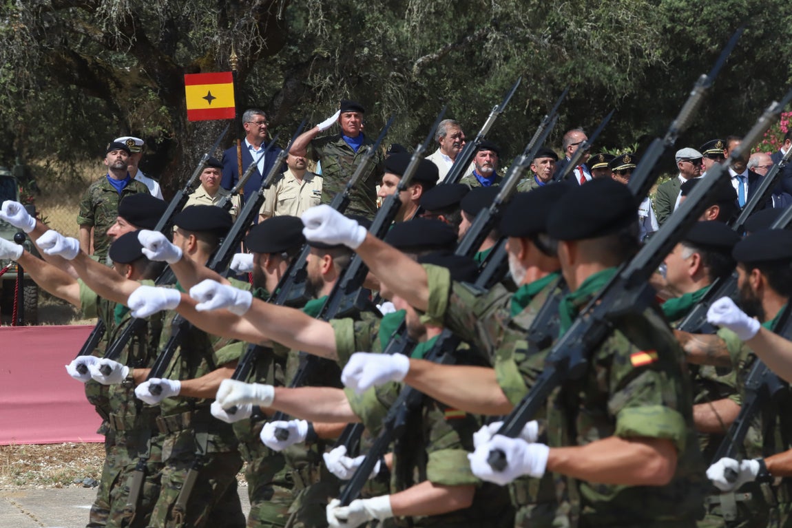 La brillante parada militar de la BRI X en Cerro Muriano, en imágenes