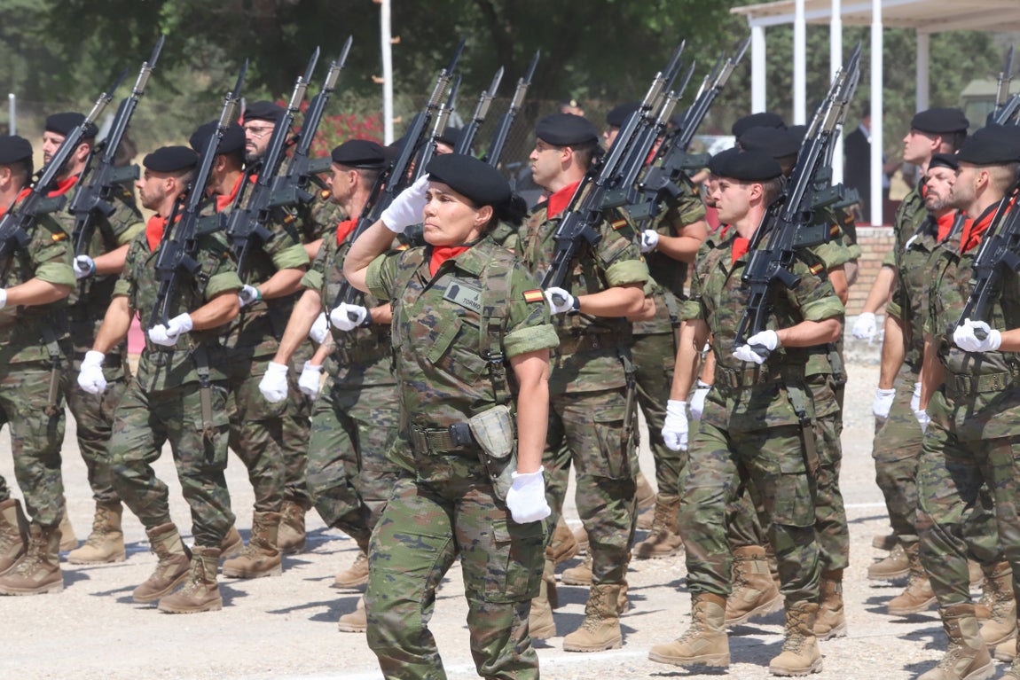 La brillante parada militar de la BRI X en Cerro Muriano, en imágenes