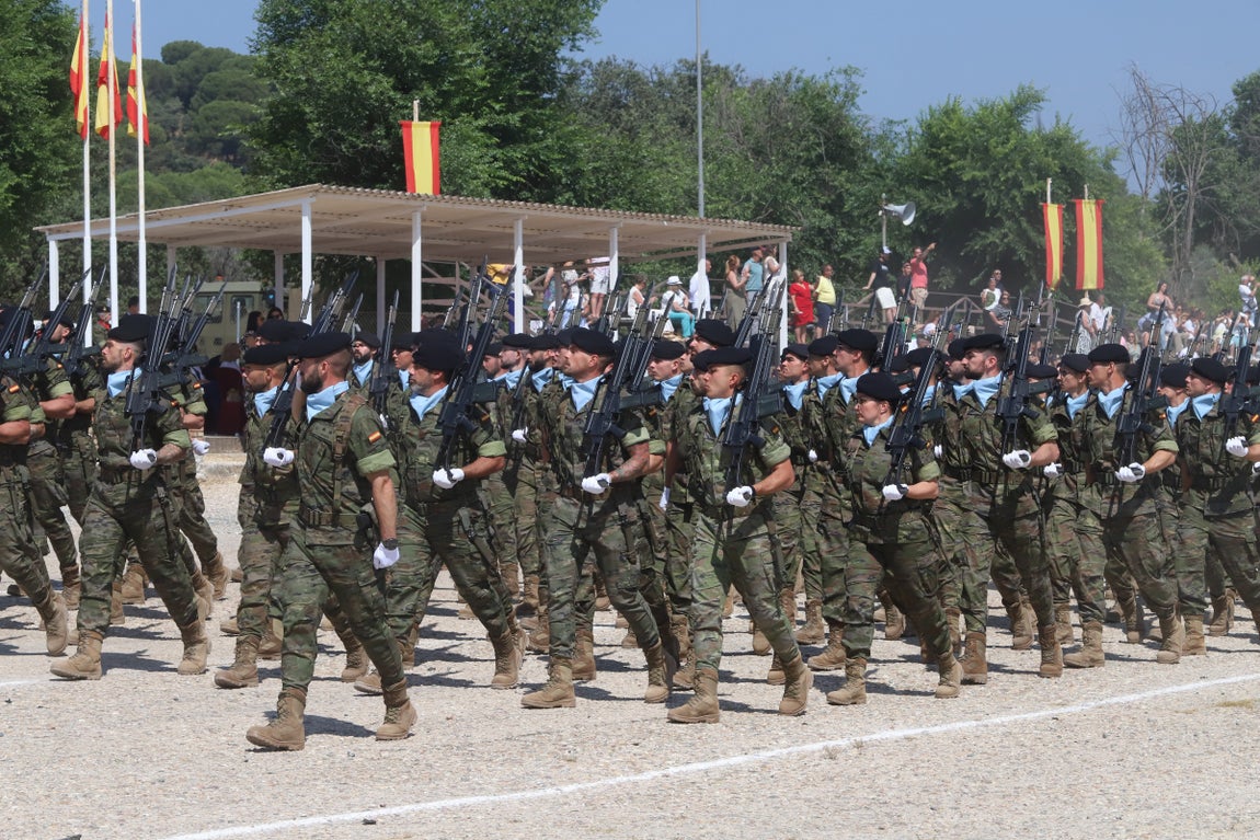 La brillante parada militar de la BRI X en Cerro Muriano, en imágenes
